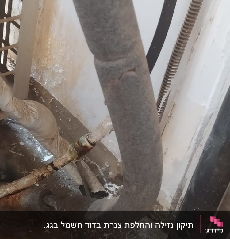 צינורות חלודים עם חיבורים ישנים